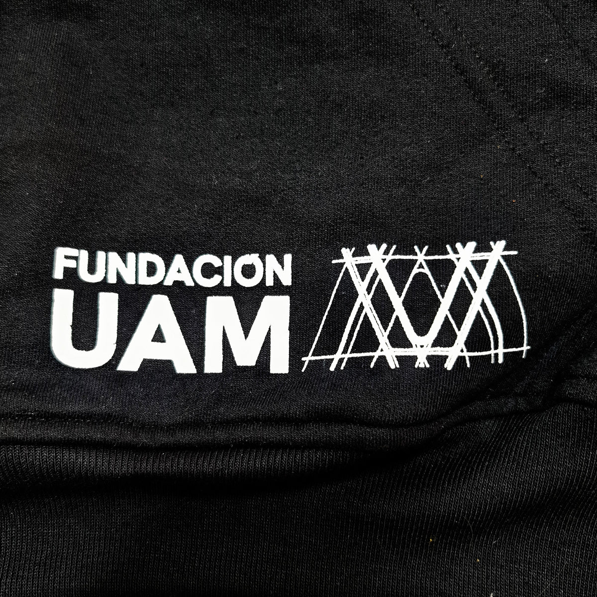 SUDADERA NEGRA FUNDACIÓN UAM