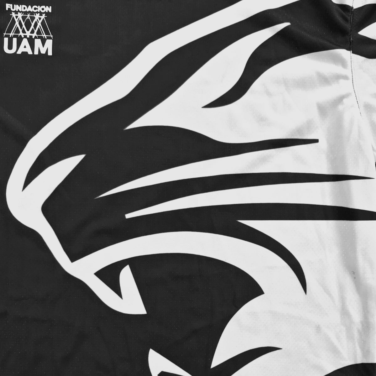 PLAYERA NEGRA FUNDACIÓN UAM